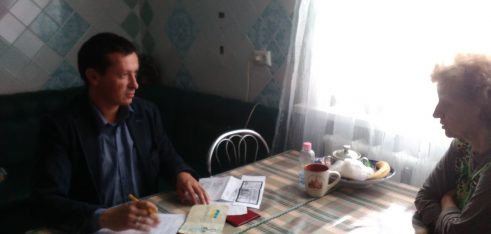 Фахівці Бердичівського місцевого центру надали консультацію на дому