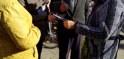 Працівники Старкостянтинівського місцевого центру з надання безоплатної вторинної правової допомоги продовжують здійснювати “вуличне” інформування громадян з метою доведення до відома інформацію про систему безоплатної вторинної правової допомоги