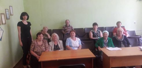 Люди похилого віку навчаються основам банківської безпеки