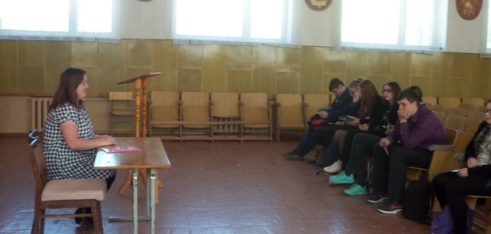 У Шостці для учнів старших класів прочитали навчальну лекцію «Права дитини. Як дитині захистити свої права»