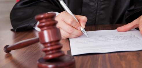 Військовослужбовця, обвинуваченого у вбивстві звільнено з під варти з залу суду