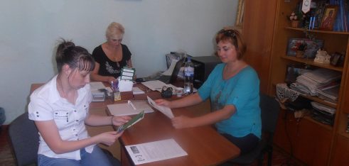 У Хотинському районному центрі зайнятості Чернівецької області учаcникам АТО та внутрішньо переміщеним особам розповіли про їх права