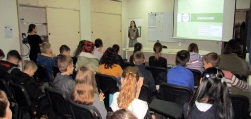 Виховна година для підлітків «Обережно: кібербулінг» пройшла в Регіональному центрі з надання БВПД у Херсонській області