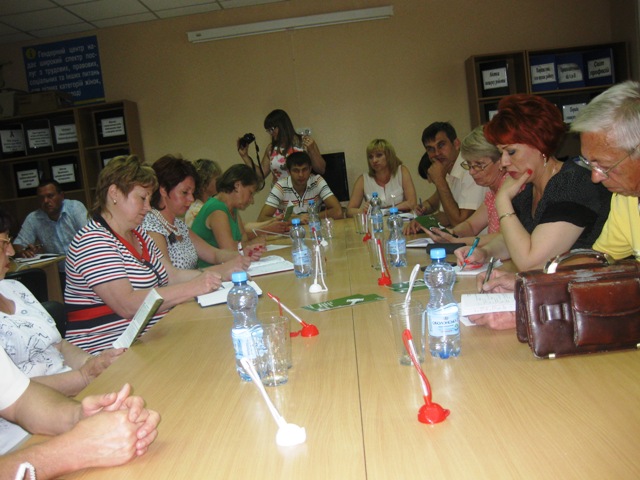 Krugliy stol MC 12