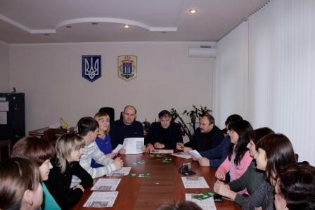05.12.17 krygluy ctil kerivnuk byro Igor Rozhko nachalnuk Orzhytskogo VDVS Ctanislav Kyz pracivnuku Orzhytskogo VDVS notarialna kontora rayonna rada